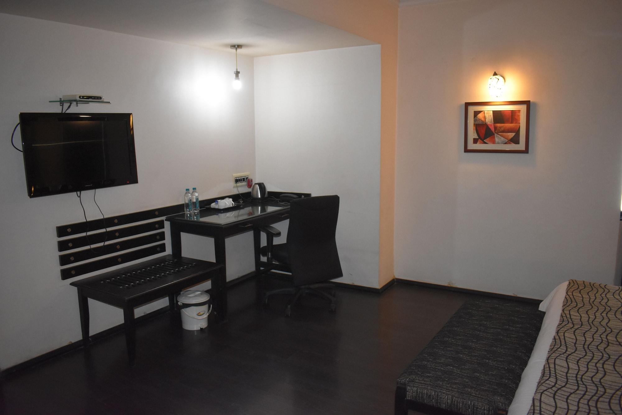 Hotel Royal Highness Ahmedabad Exteriör bild