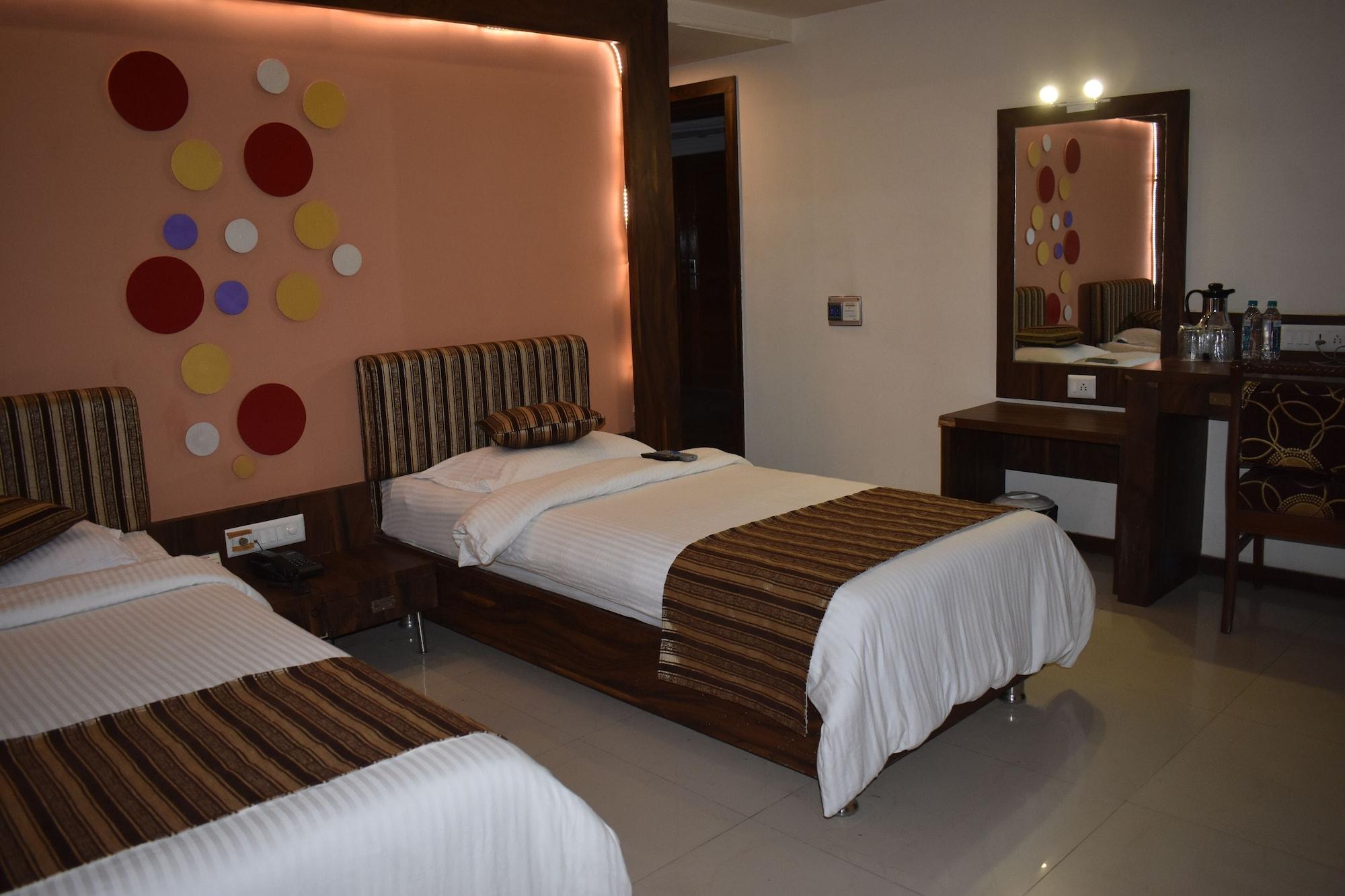 Hotel Royal Highness Ahmedabad Exteriör bild