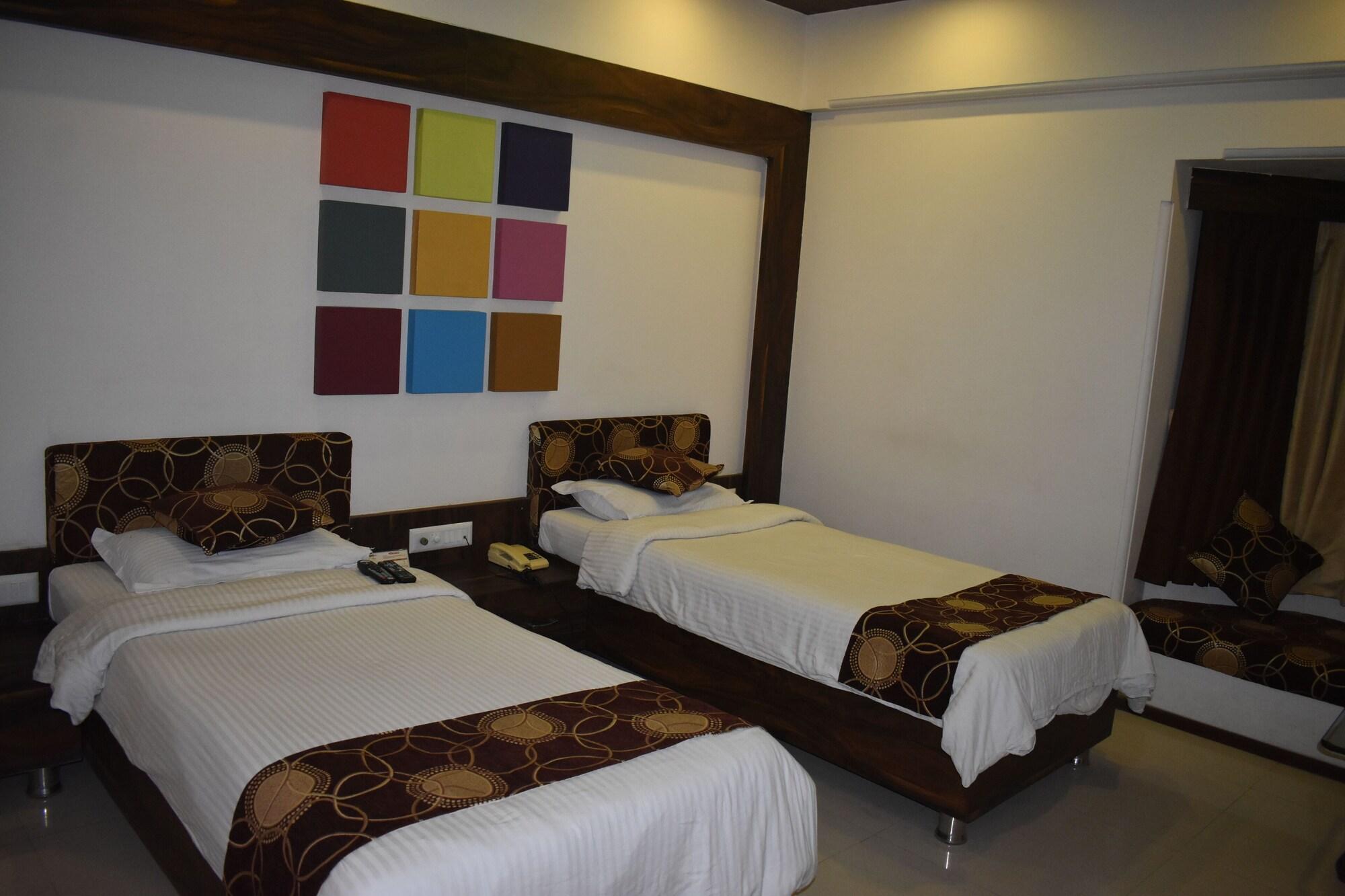 Hotel Royal Highness Ahmedabad Exteriör bild