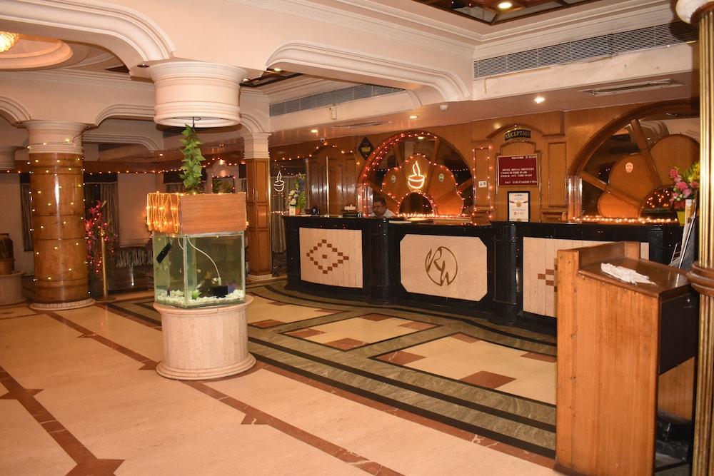 Hotel Royal Highness Ahmedabad Exteriör bild